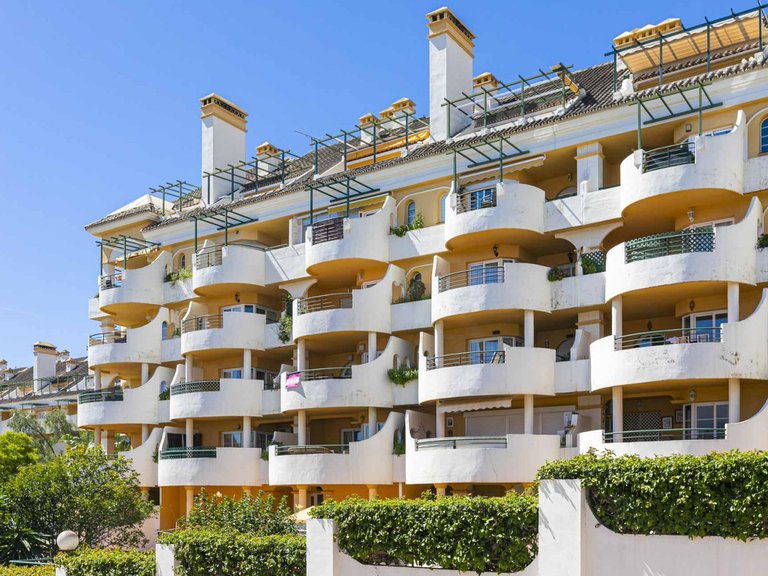 Apartment for Sale in Costa del Sol, Nueva Andalucía, Malaga 42