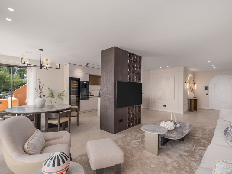 Apartment for Sale in Nueva Andalucía, Malaga 11