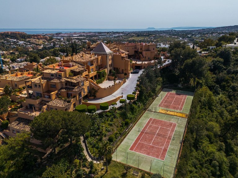 Apartment for Sale in Nueva Andalucía, Malaga 37