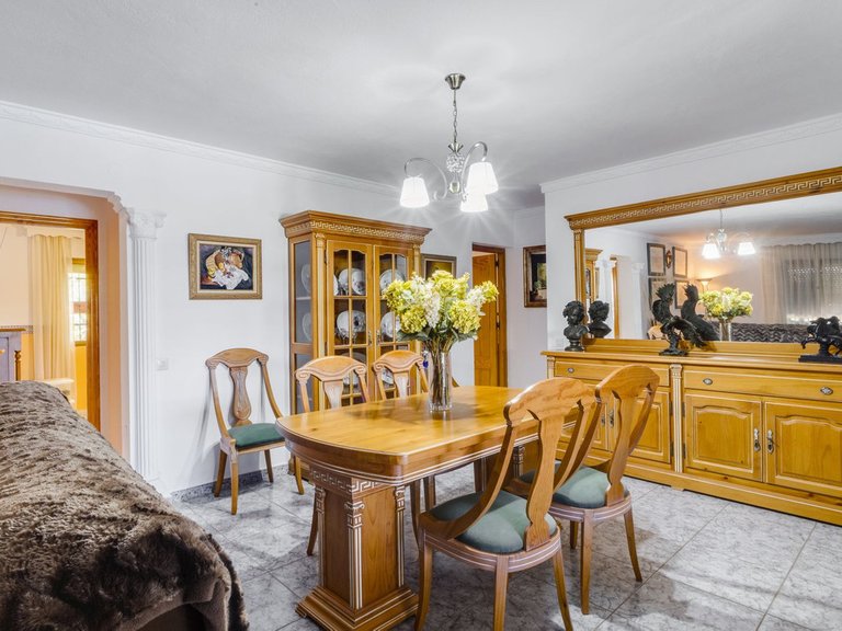 Villa for Sale in Las Chapas, Malaga 10