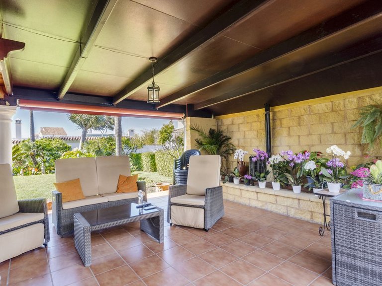 Villa for Sale in Las Chapas, Malaga 11