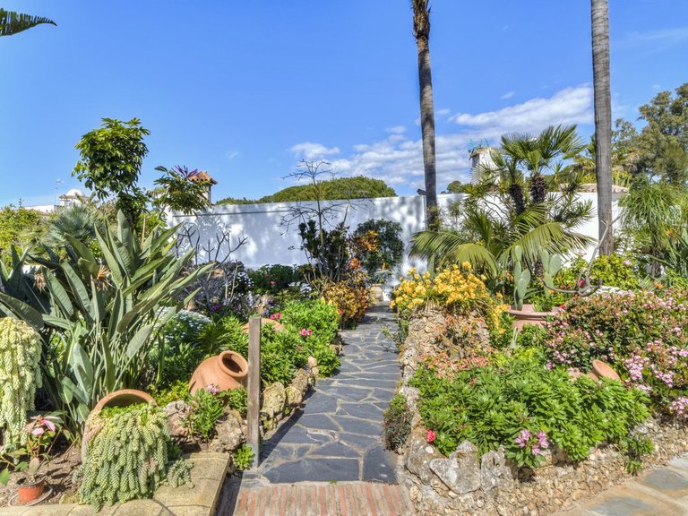 Villa for Sale in Las Chapas, Malaga 18