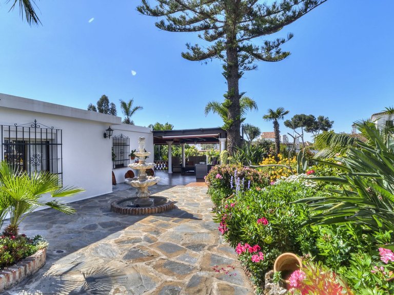 Villa for Sale in Las Chapas, Malaga 20