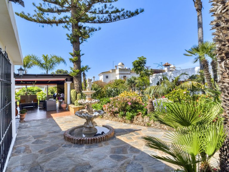 Villa for Sale in Las Chapas, Malaga 21