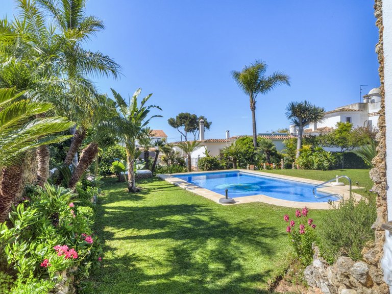 Villa for Sale in Las Chapas, Malaga 27