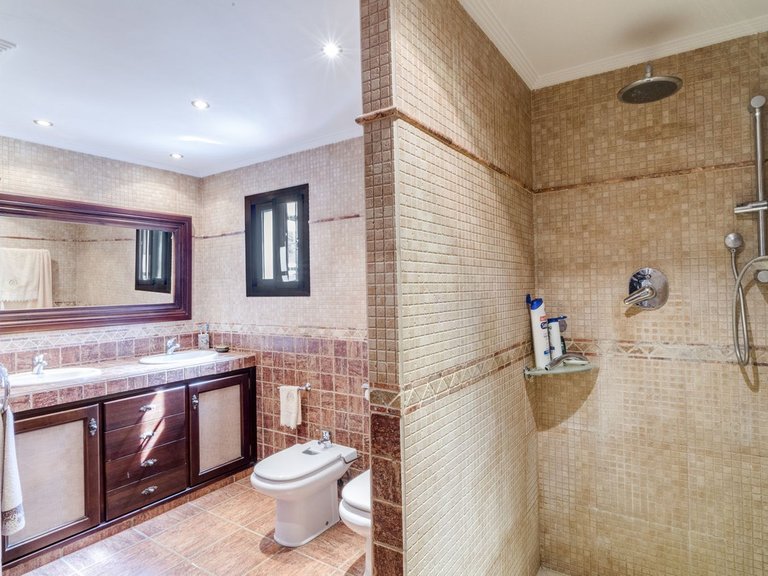 Villa for Sale in Las Chapas, Malaga 38