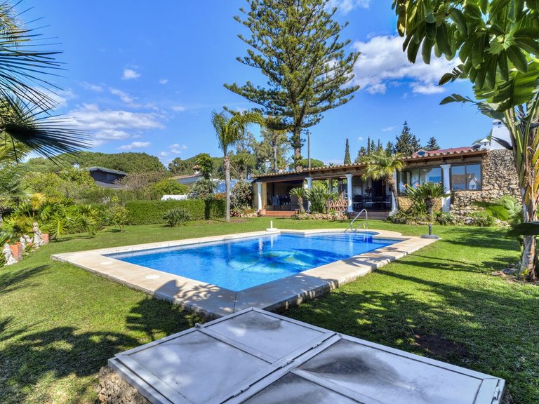 Villa for Sale in Las Chapas, Malaga 4
