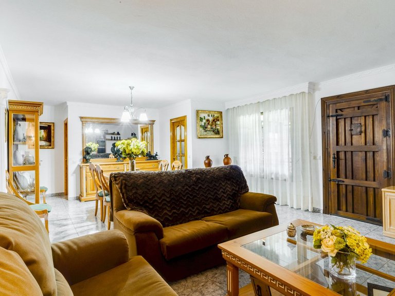 Villa for Sale in Las Chapas, Malaga 42