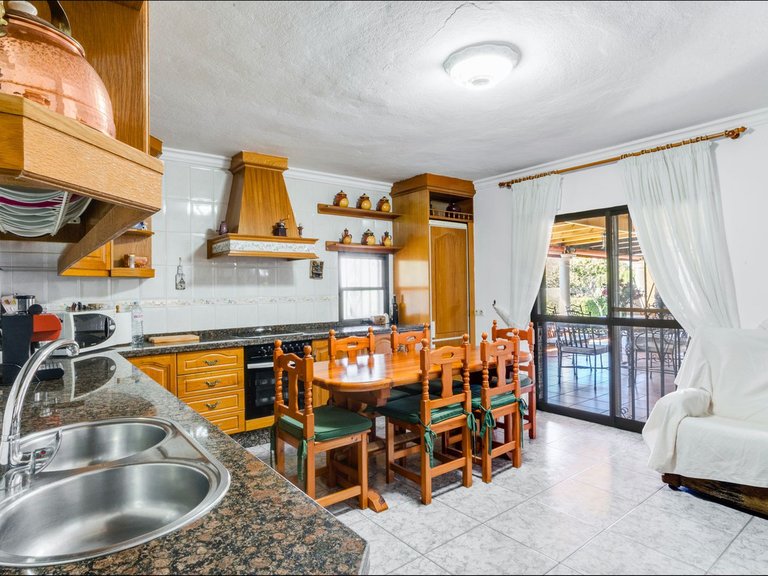 Villa for Sale in Las Chapas, Malaga 43