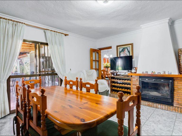 Villa for Sale in Las Chapas, Malaga 45