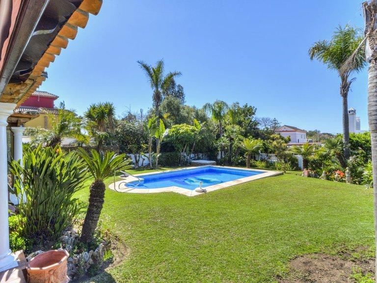 Villa for Sale in Las Chapas, Malaga 6