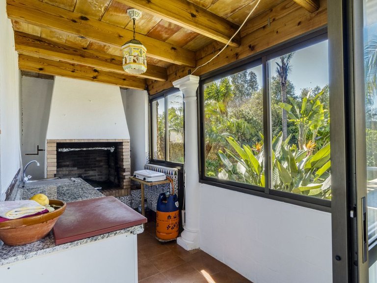 Villa for Sale in Las Chapas, Malaga 8