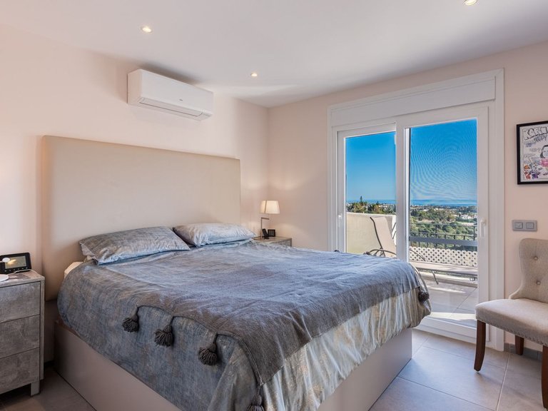 Penthouse for Sale in Los Almendros, Malaga 11