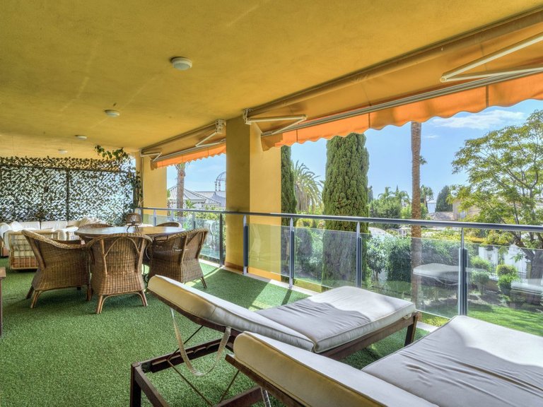 Apartment for Sale in Bahía De Marbella, Malaga 1