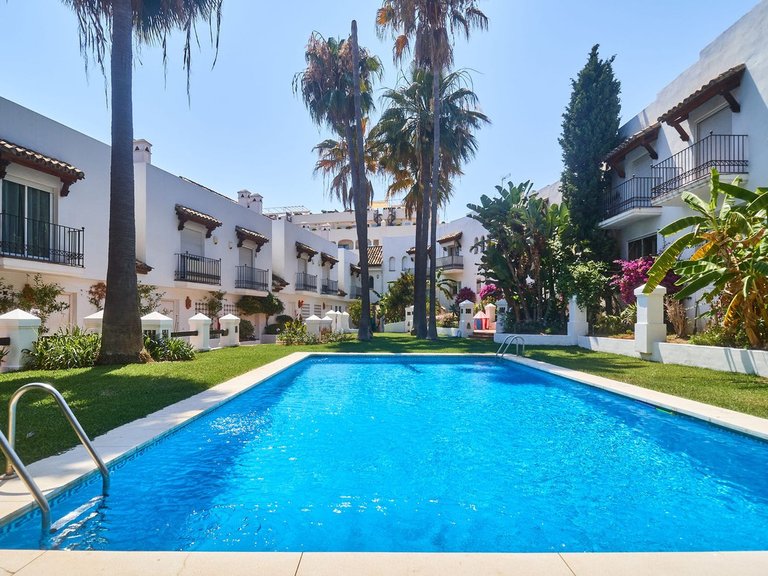 Town House for Sale in The Golden Mile, Malaga 1
