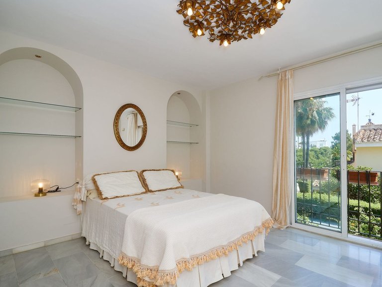 Town House for Sale in The Golden Mile, Malaga 14