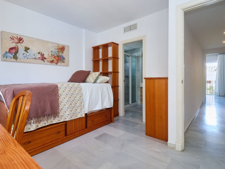 Town House for Sale in The Golden Mile, Malaga 17