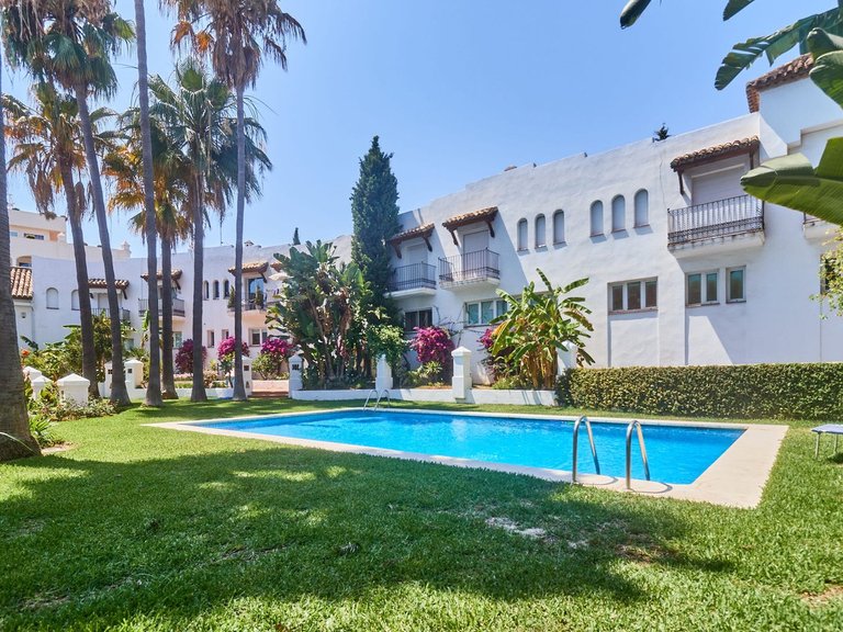 Town House for Sale in The Golden Mile, Malaga 2