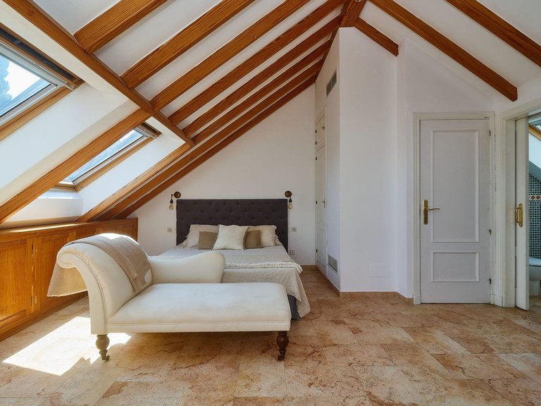 Town House for Sale in The Golden Mile, Malaga 20
