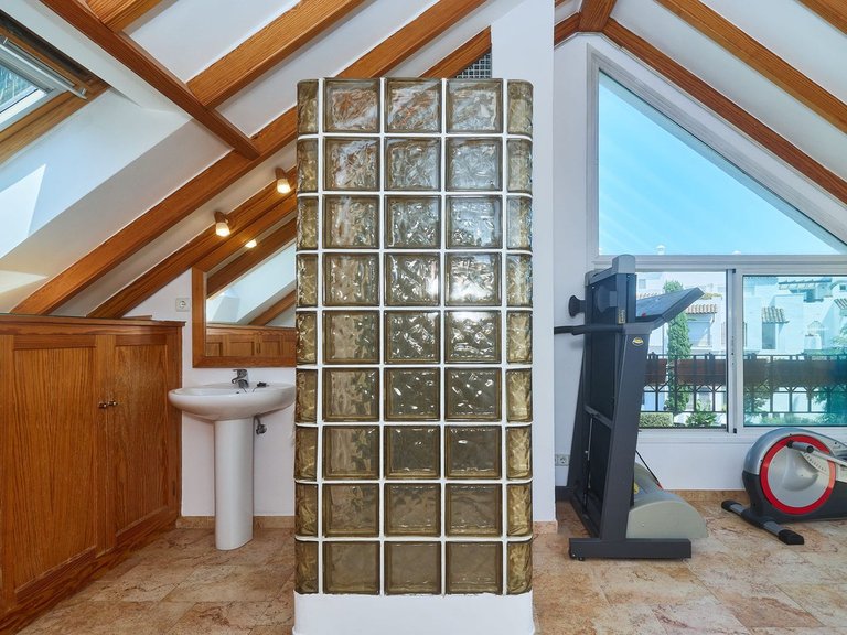 Town House for Sale in The Golden Mile, Malaga 21
