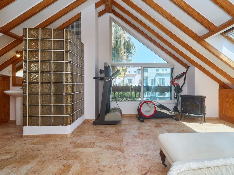 Town House for Sale in The Golden Mile, Malaga 23