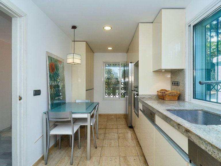 Town House for Sale in The Golden Mile, Malaga 3