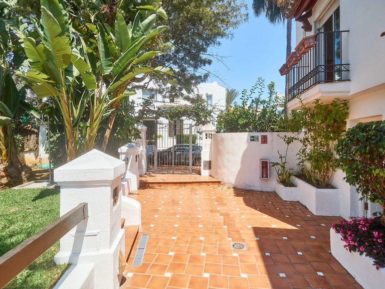 Town House for Sale in The Golden Mile, Malaga 9