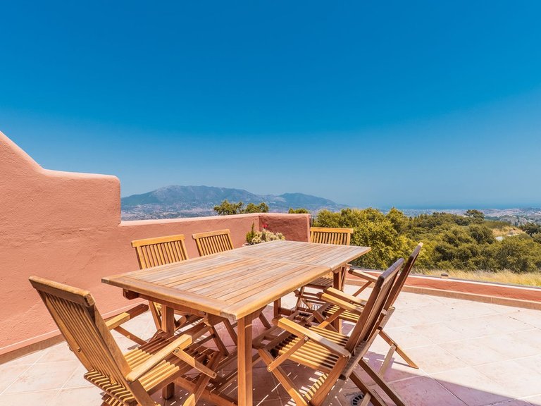 Apartment for Sale in La Mairena, Malaga 1