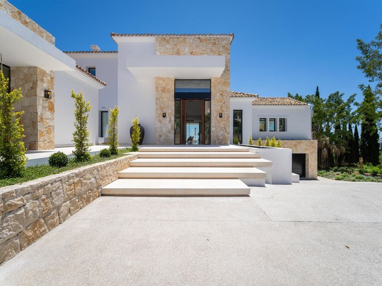 Villa for Sale in Benahavís, Malaga 35