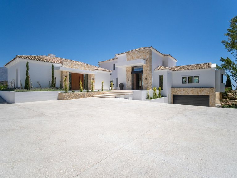 Villa for Sale in Benahavís, Malaga 36