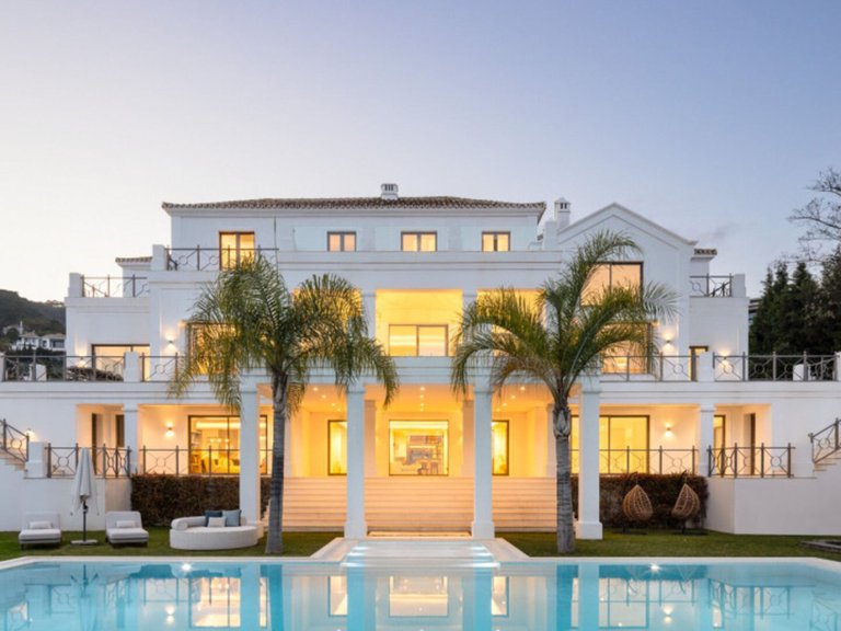 Villa for Sale in Marbella, Malaga 1