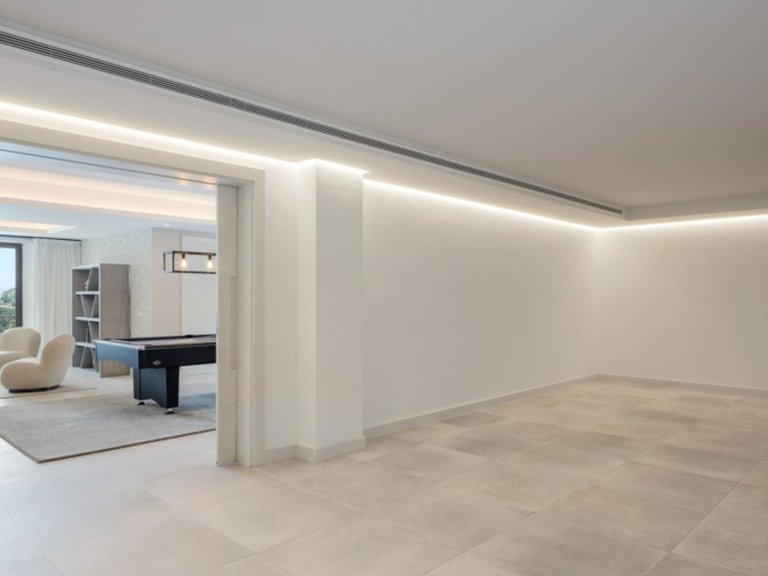 Villa for Sale in Marbella, Malaga 17