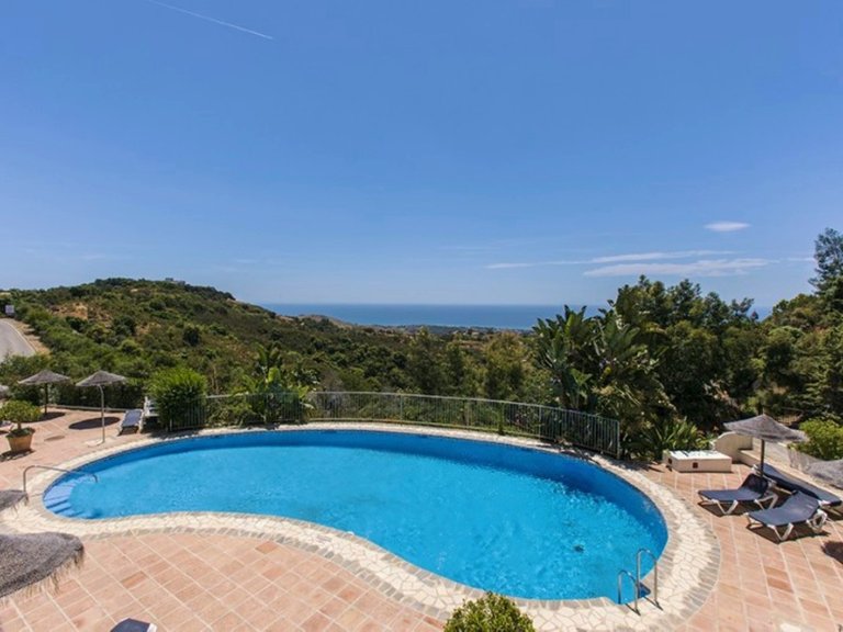 Apartment for Sale in La Mairena, Malaga 1