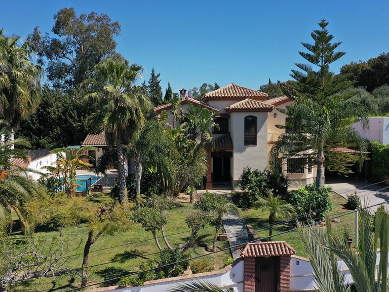 Villa for Sale in Alhaurin El Grande, Malaga 1