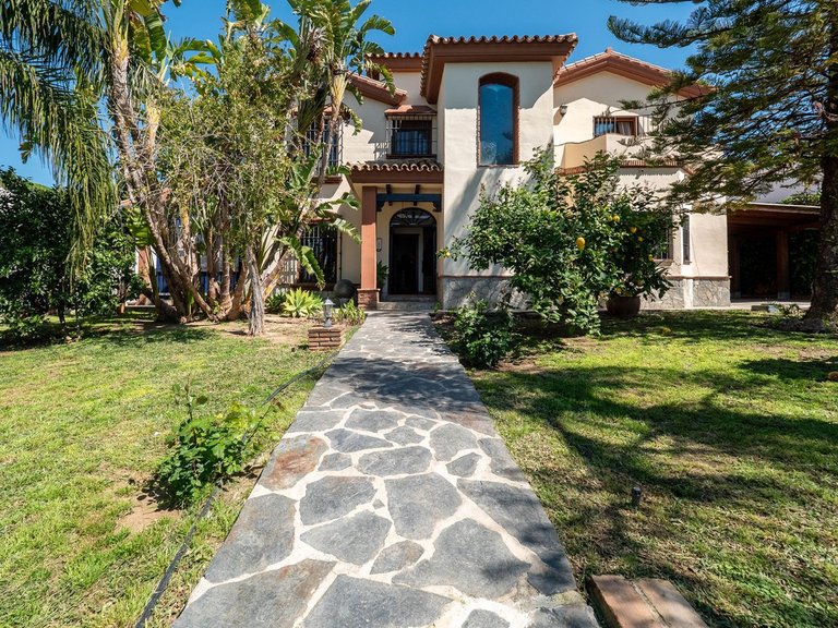 Villa for Sale in Alhaurin El Grande, Malaga 16