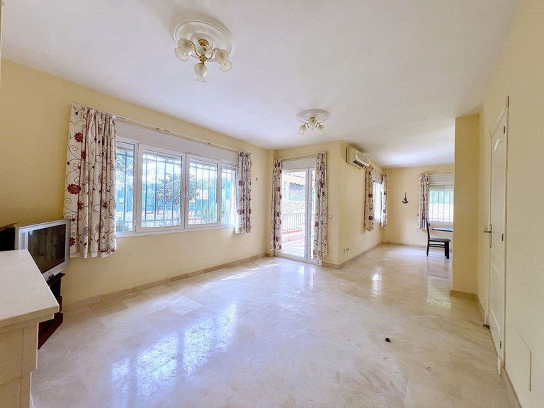 Villa for Sale in Riviera Del Sol, Malaga 16