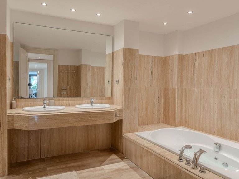 Apartment for Sale in Los Monteros, Malaga 22