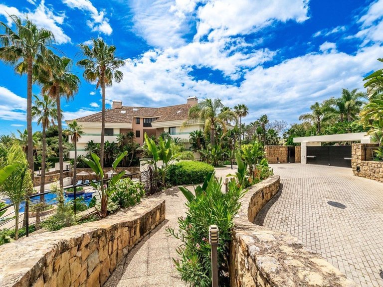 Apartment for Sale in Los Monteros, Malaga 4
