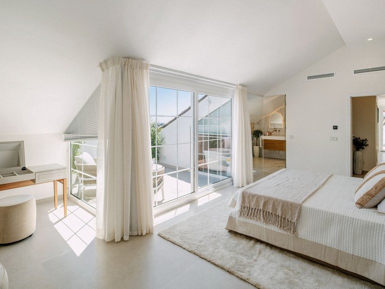 Penthouse for Sale in Nueva Andalucía, Malaga 18