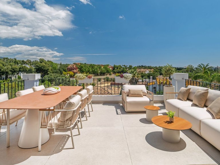Penthouse for Sale in Nueva Andalucía, Malaga 32