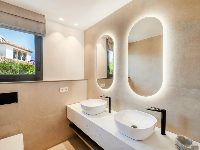 Villa for Sale in Benahavís, Malaga 17