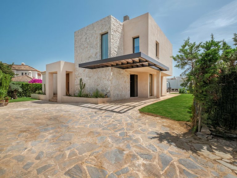 Villa for Sale in Benahavís, Malaga 2