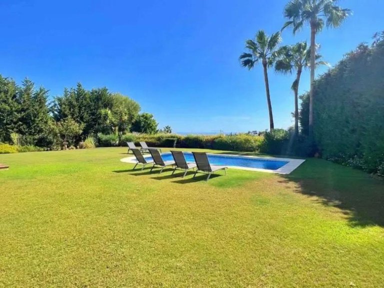 Villa for Sale in Los Flamingos, Malaga 12