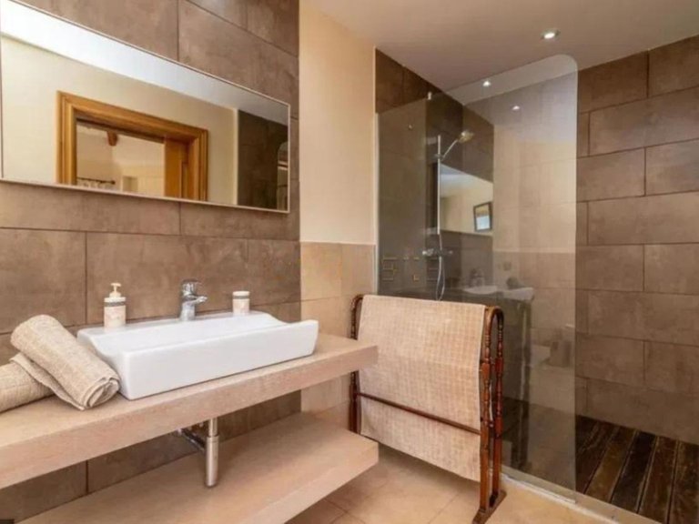 Villa for Sale in Los Flamingos, Malaga 17