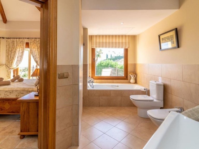 Villa for Sale in Los Flamingos, Malaga 21