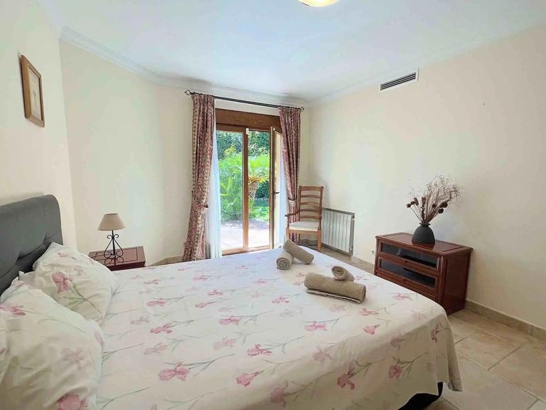 Villa for Sale in Los Flamingos, Malaga 33