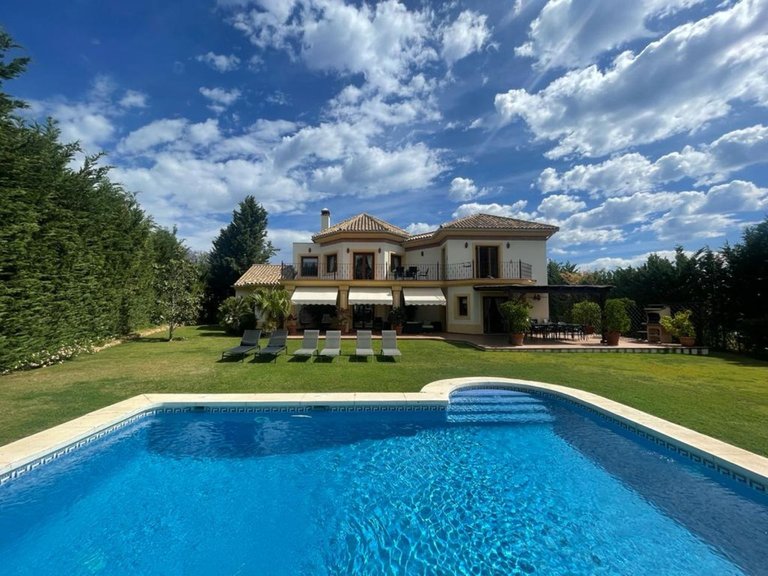 Villa for Sale in Los Flamingos, Malaga 34