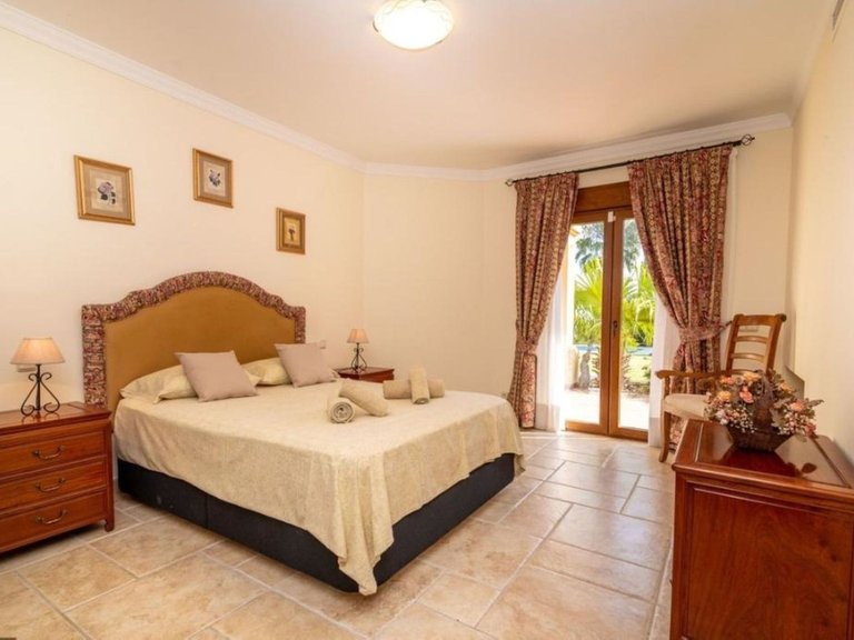 Villa for Sale in Los Flamingos, Malaga 39