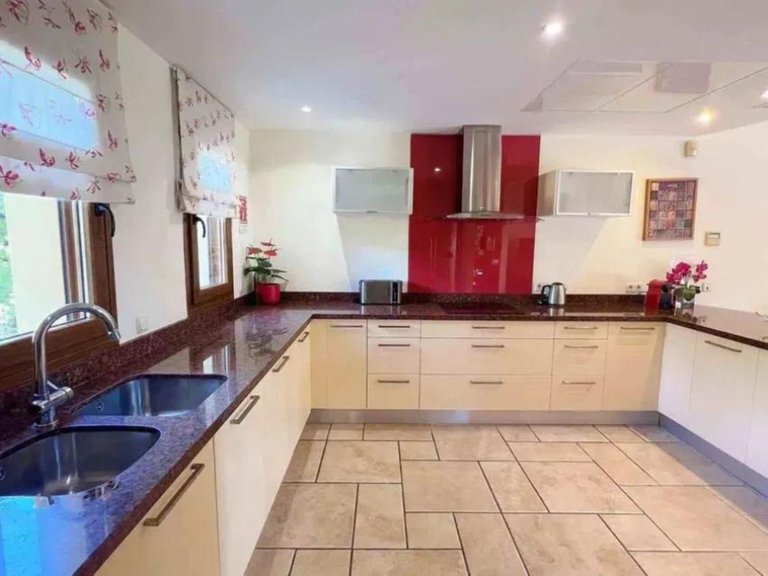 Villa for Sale in Los Flamingos, Malaga 6