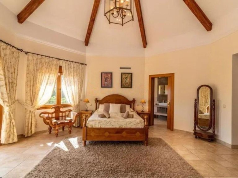 Villa for Sale in Los Flamingos, Malaga 7